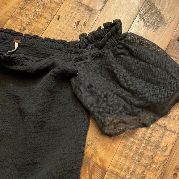 FREE PEOPLE off the shoulder black top with ruffle sleeves - Picture 3 of 6